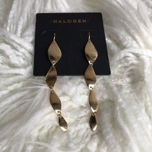 Halogen gold dangling earrings